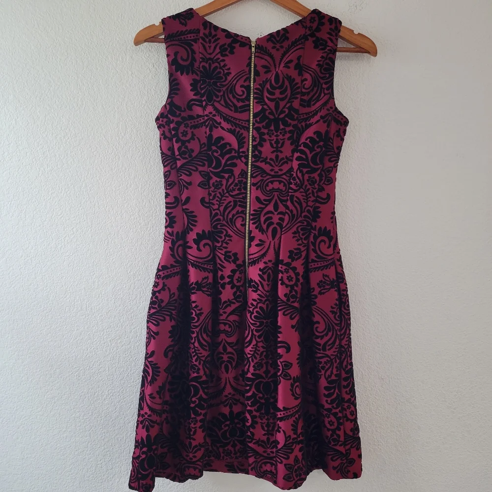 danny and nicole Gorgeous Burgundy and Black Fit and Flare Dress With Pockets 4 - Picture 6 of 8